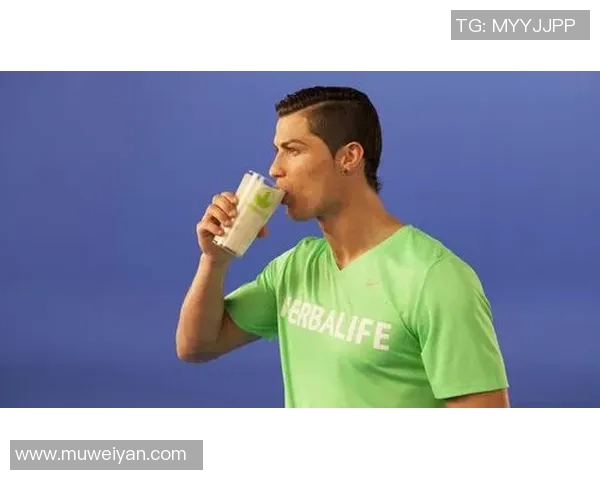 足球明星时尚穿搭推荐精选图片助你提升球场魅力与个人风格